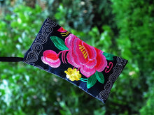 Load image into Gallery viewer, Long Double sided Embroidered Wallet, Wrist Bag, Handheld Bag, Women's Bag, Ethnic Style Cotton and Hemp Fabric Art Bag