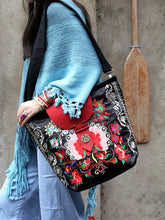 Load image into Gallery viewer, Ethnic Style Embroidery Tibetan Style Retro Canvas Handbag Shoulder Messenger Bag
