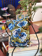 Load image into Gallery viewer, Lotus Embroidery, Embroidery Change Bag, Literary and Artistic Fan Embroidery Gift Bag
