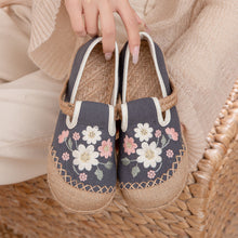 Load image into Gallery viewer, Elegant Embroidered Linen Shoes 2026 Spring New Cotton and Linen Shoes, Breathable and Comfortable Ethnic Style Women's Shoes
