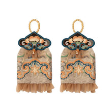 Load image into Gallery viewer, New Ethnic Style Embroidered Flower Wrist Gloves Women's Short Lace Decorative Bell Gloves Wrist Guards
