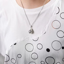 Load image into Gallery viewer, Hollow S925 Silver Portable Aromatherapy Ball Sachet Pendant Retro Style Fashion Temperament Can Be Opened and Worn To Diffuse Incense Balls
