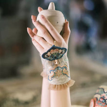 Load image into Gallery viewer, New Ethnic Style Embroidered Flower Wrist Gloves Women's Short Lace Decorative Bell Gloves Wrist Guards
