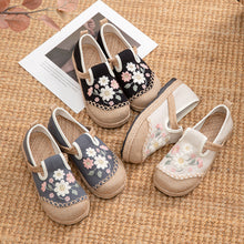 Load image into Gallery viewer, Elegant Embroidered Linen Shoes 2026 Spring New Cotton and Linen Shoes, Breathable and Comfortable Ethnic Style Women's Shoes
