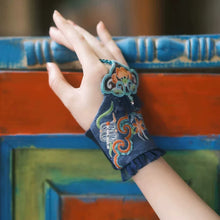 Load image into Gallery viewer, New Ethnic Style Embroidered Flower Wrist Gloves Women's Short Lace Decorative Bell Gloves Wrist Guards
