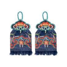 Load image into Gallery viewer, New Ethnic Style Embroidered Flower Wrist Gloves Women's Short Lace Decorative Bell Gloves Wrist Guards
