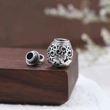 Load image into Gallery viewer, Hollow S925 Silver Portable Aromatherapy Ball Sachet Pendant Retro Style Fashion Temperament Can Be Opened and Worn To Diffuse Incense Balls
