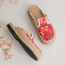 Load image into Gallery viewer, Spring and Summer New Cotton and Linen Slippers Women&#39;s Ethnic Style Hand-sewn Craft Bag Head Flat-bottomed Slippers
