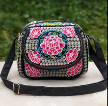 Load image into Gallery viewer, Ethnic Style Single Shoulder Crossbody Embroidery Bag Women&#39;s Bag
