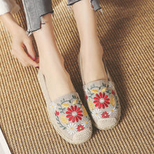 Load image into Gallery viewer, Spring New Straw Linen Shoes Ethnic Style Embroidery Flower Women&#39;s Single Shoes Breathable and Sweat-absorbing Flat Bottom Shoes
