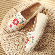 Load image into Gallery viewer, Spring New Straw Linen Shoes Ethnic Style Embroidery Flower Women&#39;s Single Shoes Breathable and Sweat-absorbing Flat Bottom Shoes
