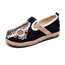 Load image into Gallery viewer, Women&#39;s Spring Flat Bottomed Low Top Breathable Embroidered Shoes National Style Round Head Casual Women&#39;s Shoes
