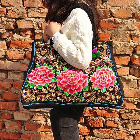 Yunnan ethnic style embroidered Pompom fashion lady shoulder bag big handbag